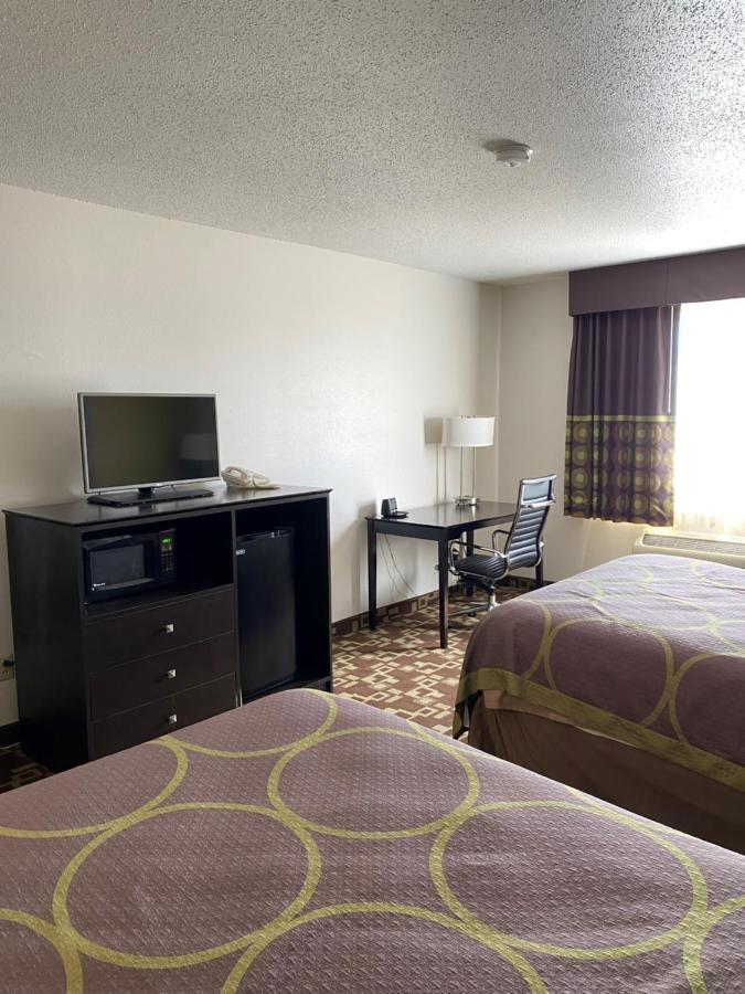 فندق Super 8 By Wyndham Independence Ia المظهر الخارجي الصورة