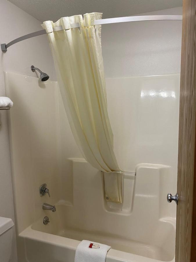 فندق Super 8 By Wyndham Independence Ia المظهر الخارجي الصورة
