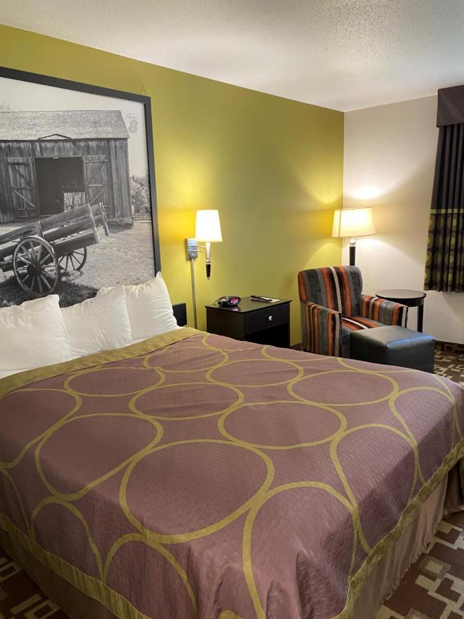 فندق Super 8 By Wyndham Independence Ia المظهر الخارجي الصورة