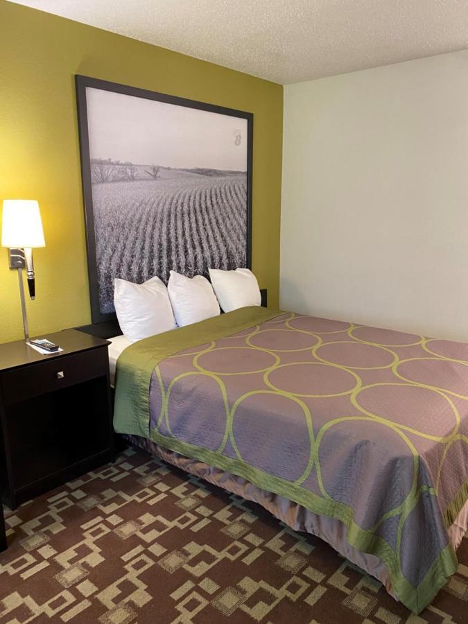 فندق Super 8 By Wyndham Independence Ia المظهر الخارجي الصورة