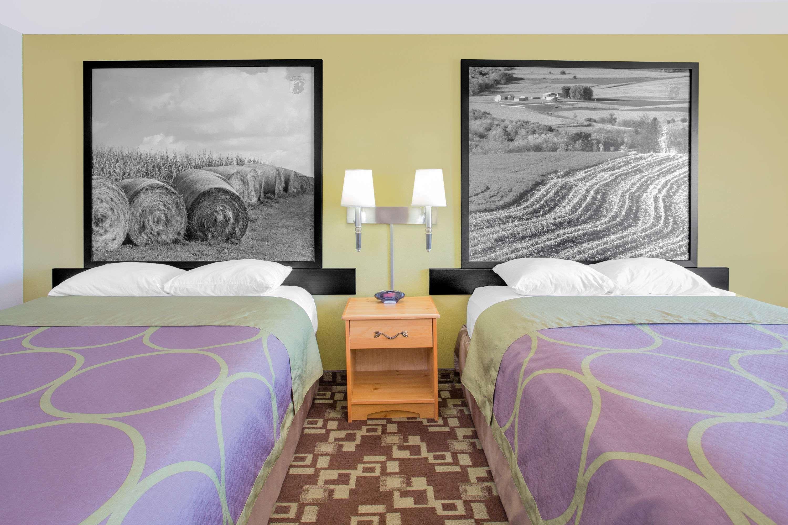 فندق Super 8 By Wyndham Independence Ia المظهر الخارجي الصورة