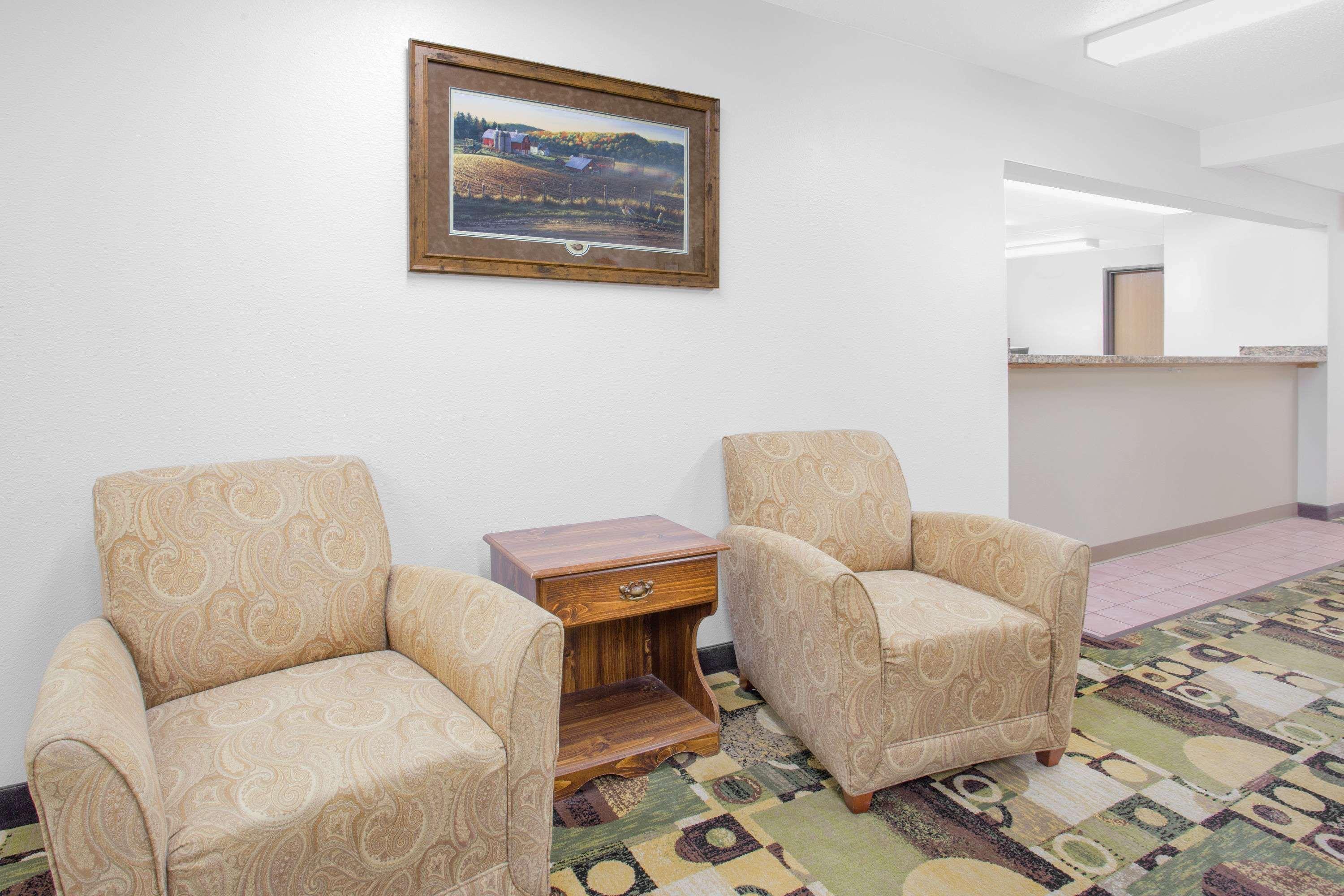 فندق Super 8 By Wyndham Independence Ia المظهر الخارجي الصورة